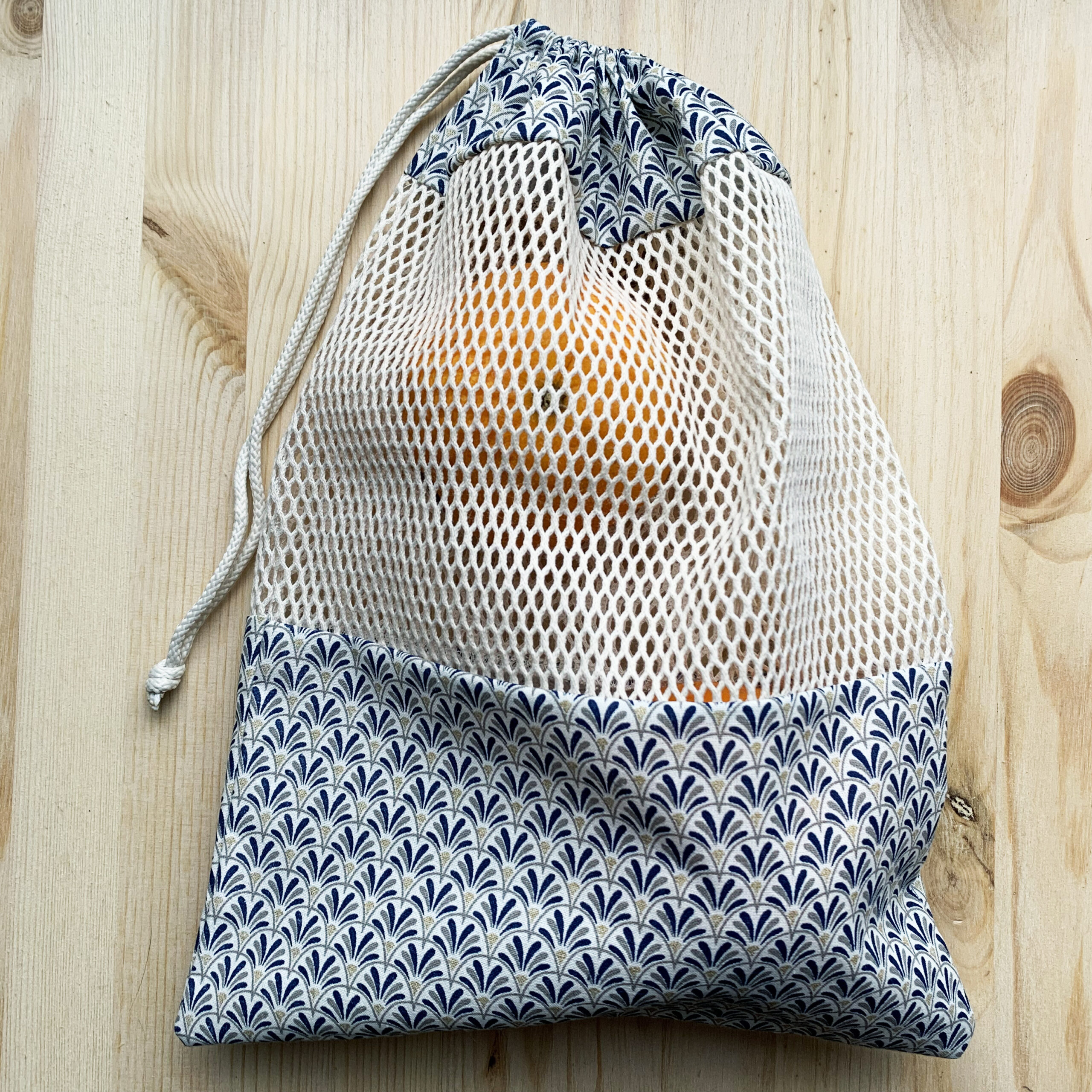 Sac à légumes et à fruits imprimé écaille blanc, bleu et gris